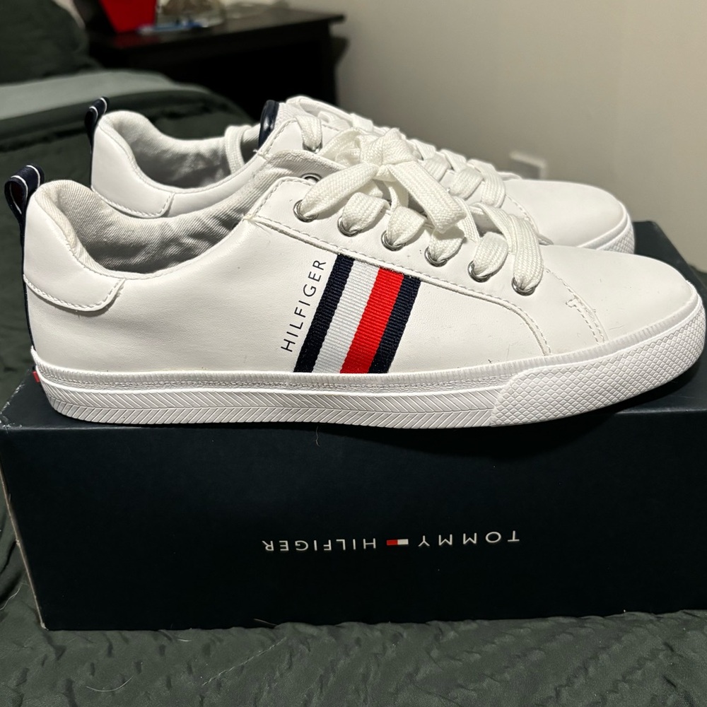 Tommy Hilfiger Landon Sneakers (NEW)